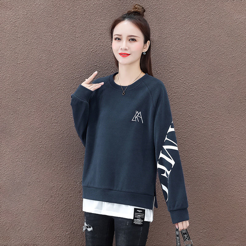 Two thin hoodies for women in the early autumn and winter of 2022, a new style of loose and slimming embroidered top for middle-aged people, a trendy outerwear Application Scenario