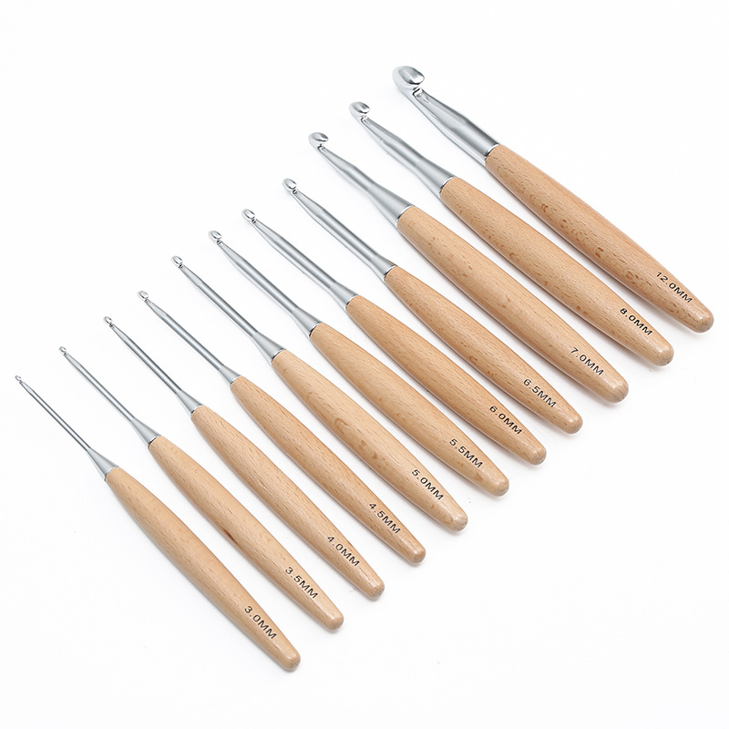 钩针/棉线/别针/绣花针/缝纫线白底实物图