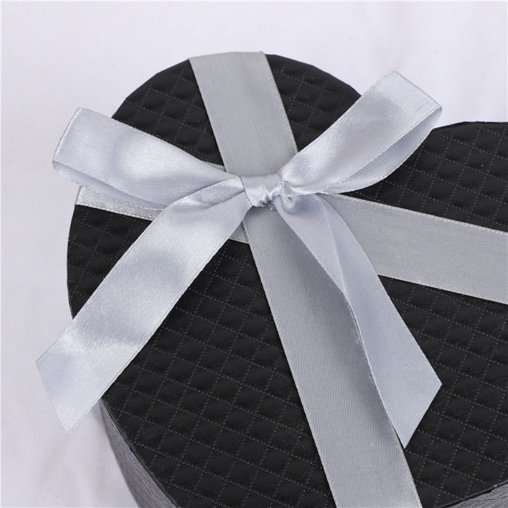 In-stock ribbon bow gift packaging box, creative heart-shaped three-piece set, Valentine's Day and birthday gift box with heart details Picture