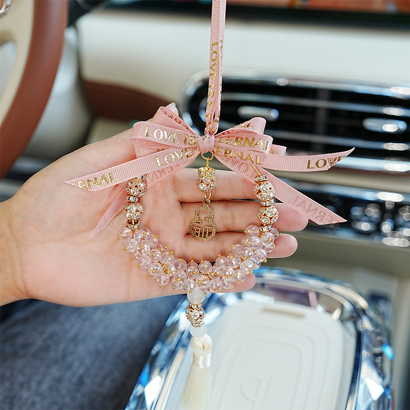 New car pendant crystal gourd, car rearview mirror pendant decoration, creative and fashionable car interior products Application Scenario
