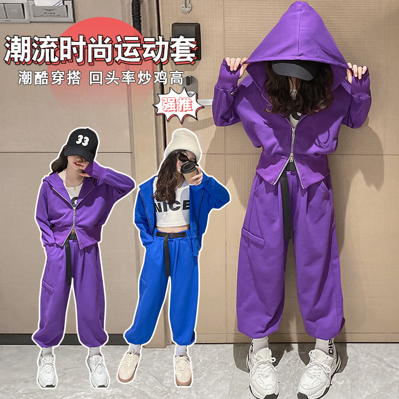 The 2022 new style of popular children's sportswear for girls, a two-piece set of autumn fashion trends for older women Application Scenario