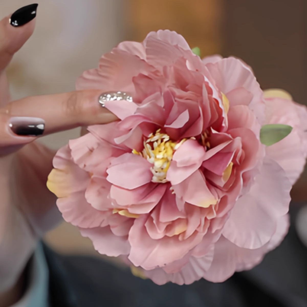New Spring/Summer 2024 Rose Hair Clip Back Half Hair Clip Shark Clip Hair Clip Headpiece details Picture