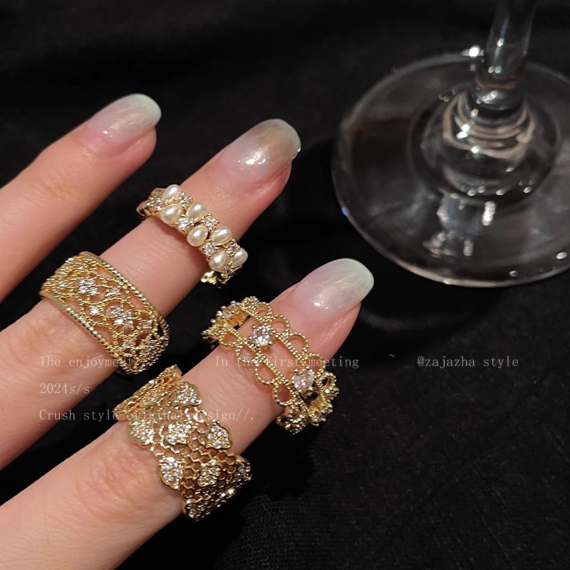 The New Kimoj Ring Exudes A High-End Korean Style And Is Fashionable. It Features A Wide, Hollowed-Out Lace Opening Ring With A French Retro Style. It's A Versatile Ring For Commuting And Trendy