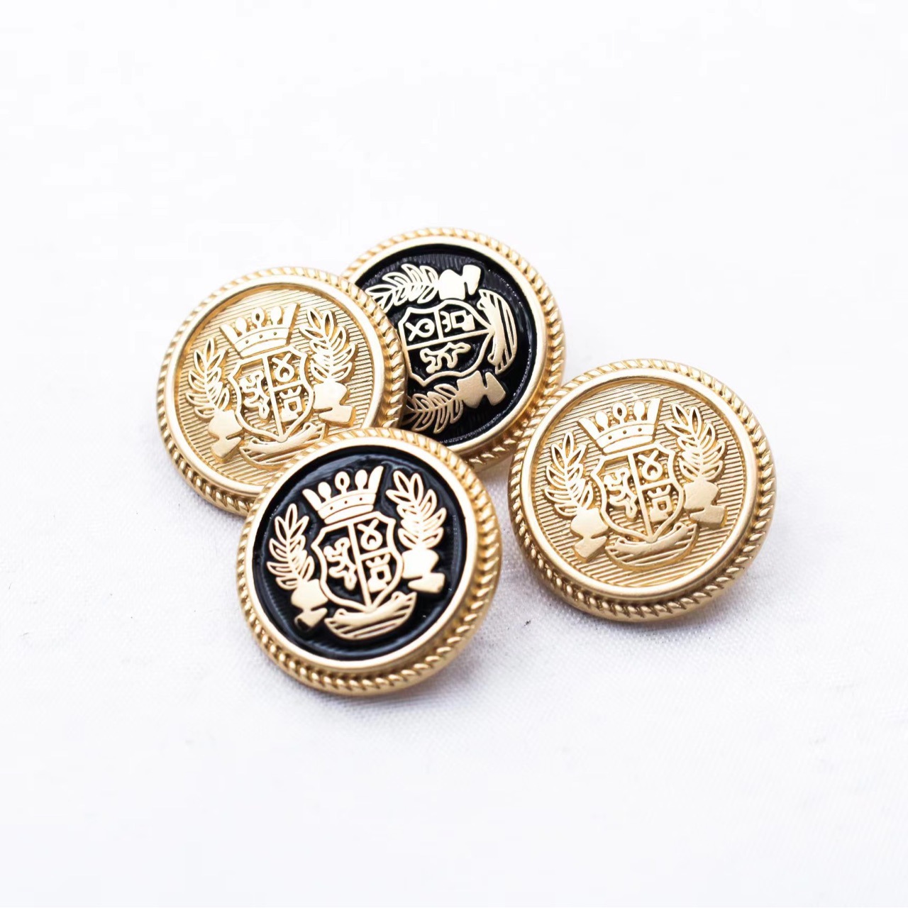 Wholesale of new British-style alloy hand-sewn buttons with metal crown buttons for suits and woolen clothes details Picture