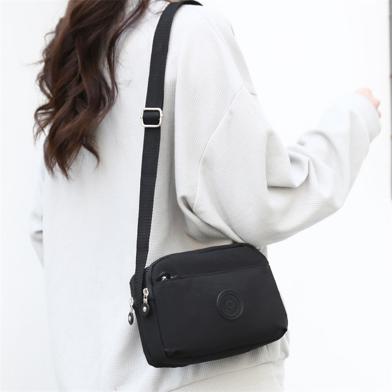 春季新款休闲斜跨包女百搭高级感牛津布大容量跨境外贸女士单肩包产品图