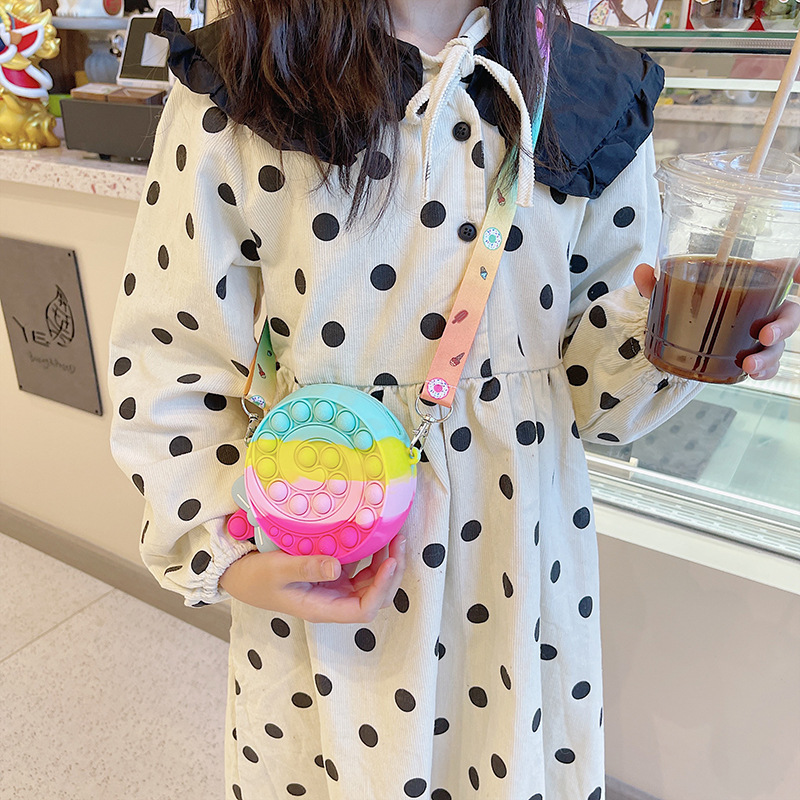 卡通小熊猫宝/硅胶钱包/解压玩具细节图