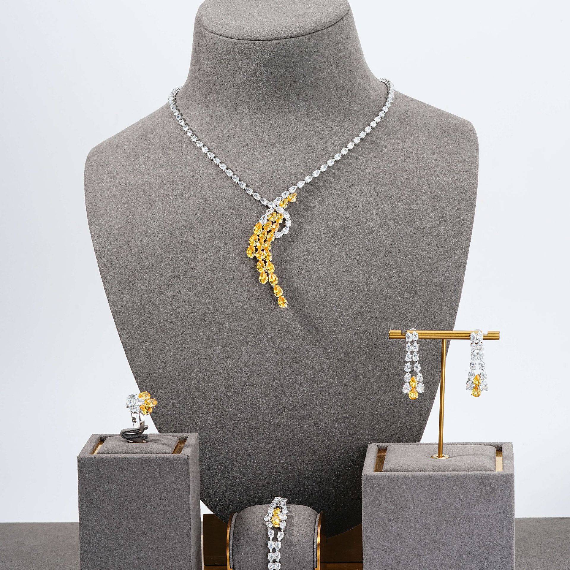 Kashi Autumn European and American Personalized Creative Irregular Geometric Zircon Necklace, bracelet, stud Ring Gift Set Specification image