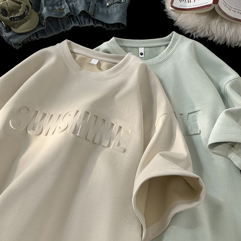 A new bestseller for spring and summer: American minimalist steel print three-dimensional letter printed suede fleece round neck half-sleeve T-shirt Application Scenario