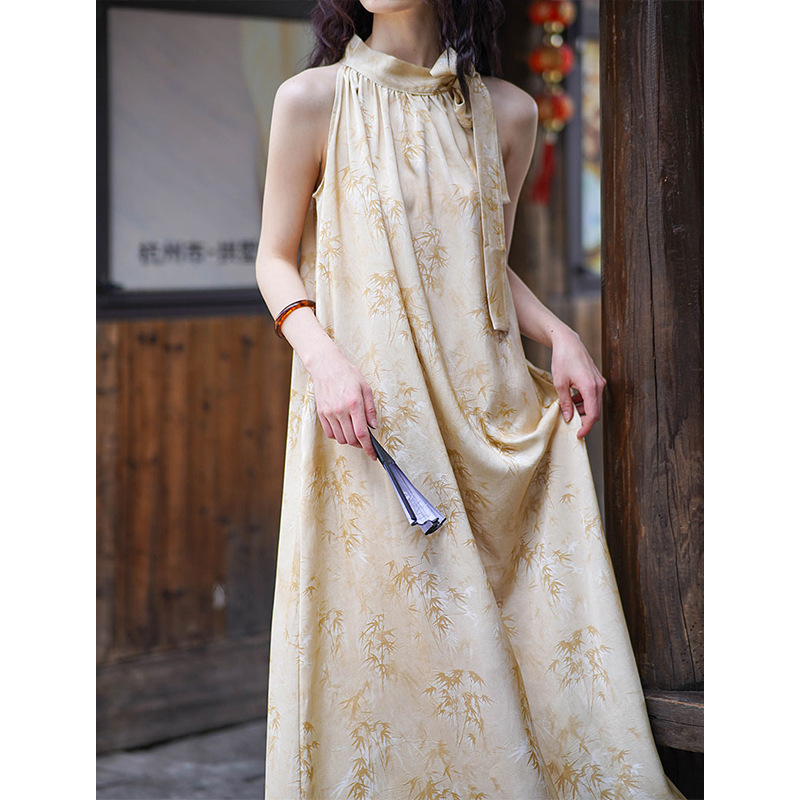Juzhi 2024 Spring/Summer "Jiangnan Misty Rain" Halter Dress for Women's New Retro Chinese style halter dress 1597 Application Scenario