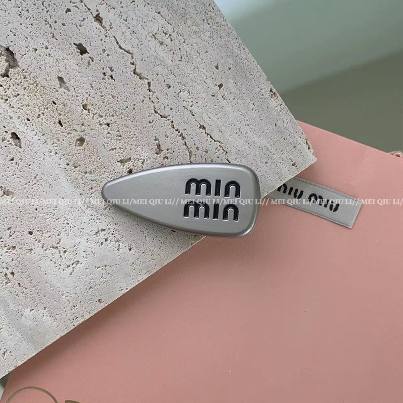 French Retro Niche Design Sense Alloy Miu Hair Clip Water Drop Geometry Bangs Clip Duck Beak Clip Hair Accessories Female Specification drawing