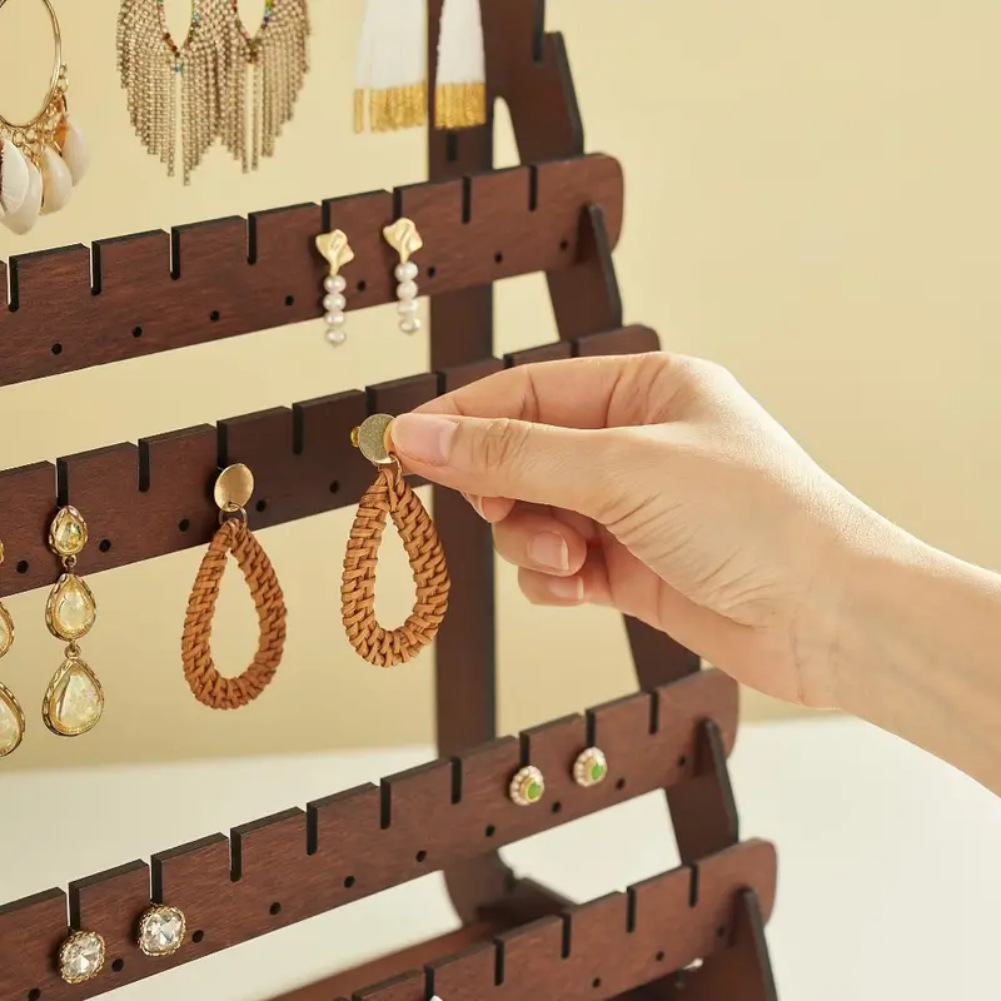 Cross-border vintage wooden earring rack, simple home living room and bedroom desktop, decorative items, stud storage and display rack Application Scenario