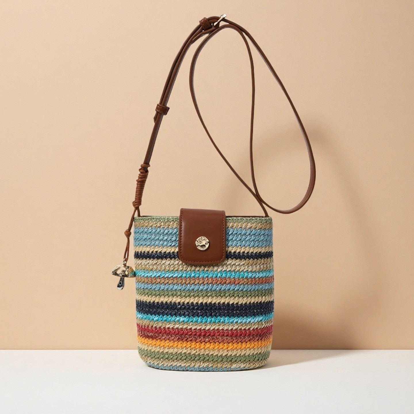 A niche design woven rainbow color-blocking bucket bag for women, a new 2025 fashionable and versatile vacation single-shoulder crossbody bag Application Scenario