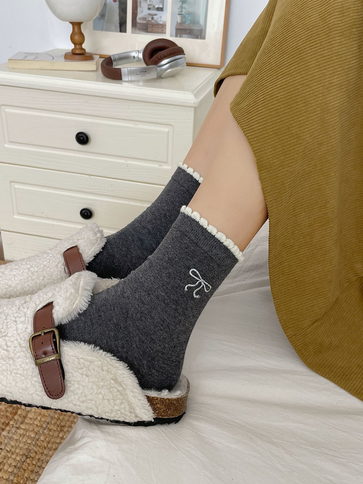 One-piece consignment of socks from the street stall: ballet-style lace embroidery bow socks, combed cotton Japanese-style miu style white mid-calf socks, grey pile socks pic 28