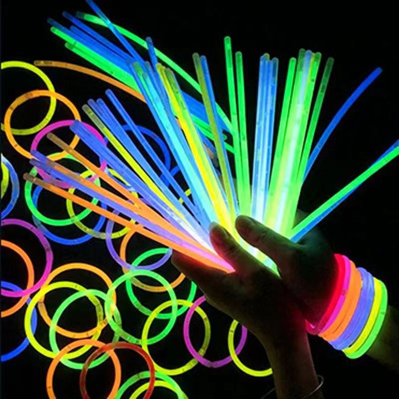 Wholesale of 100-piece disposable luminous sticks for concerts, children's flashing sticks, concert luminous sticks and cheering props in buckets details Picture