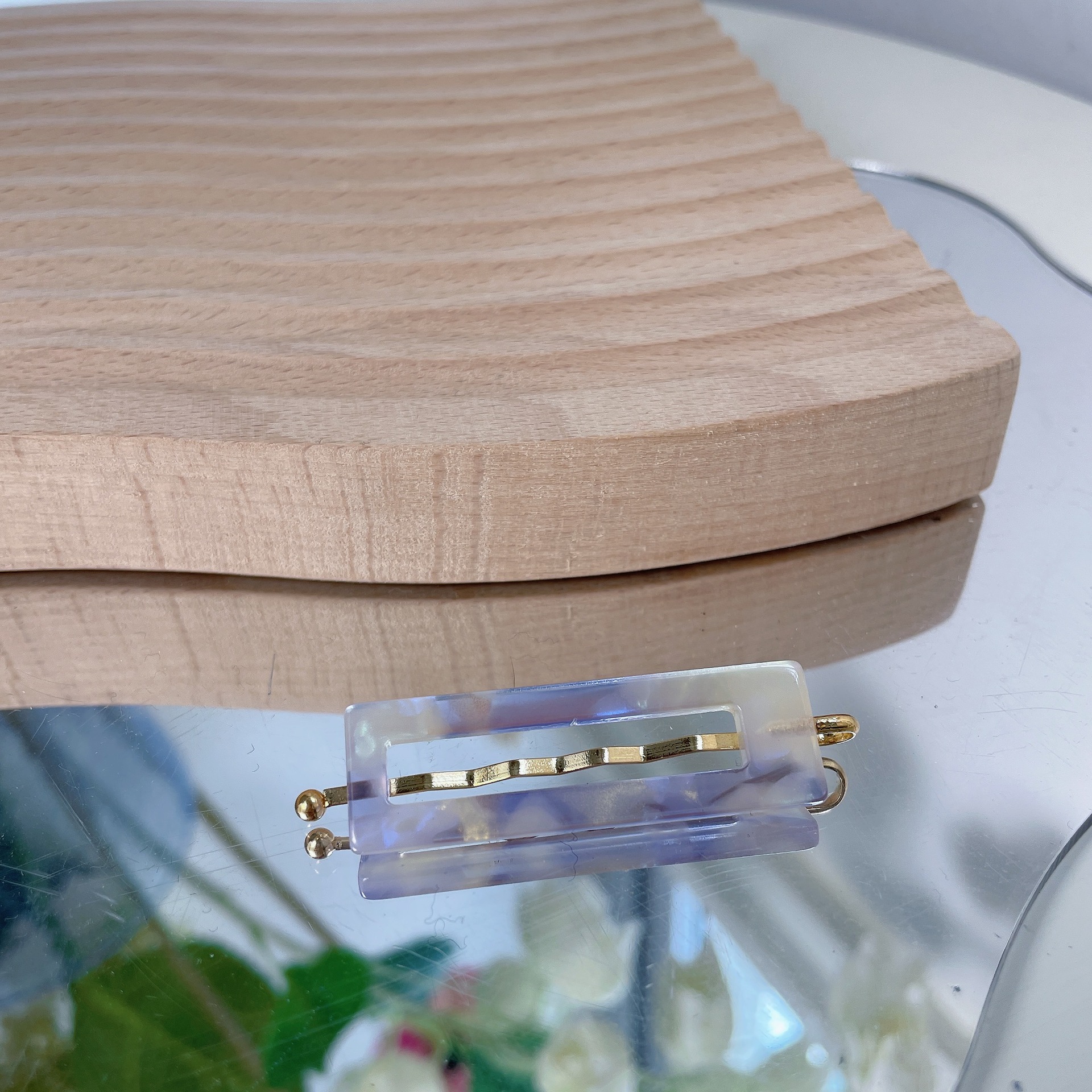 Wholesale of new amber hair accessories from Japan and South Korea, acetic acid seamless edge clips, forehead bangs clips, and geometric goddess makeup clips details Picture