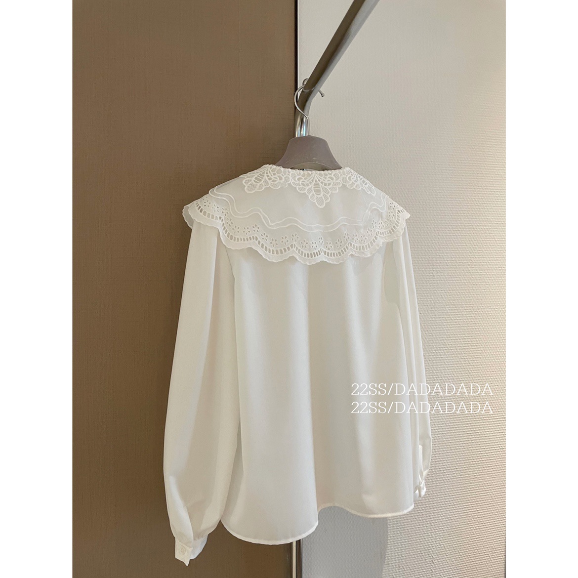 White Doll Collar Shirt Female 2023 Spring And Autumn New French Design Sense Of Small Shirt Hook Flower Lace Collar Blouse Application Scenario