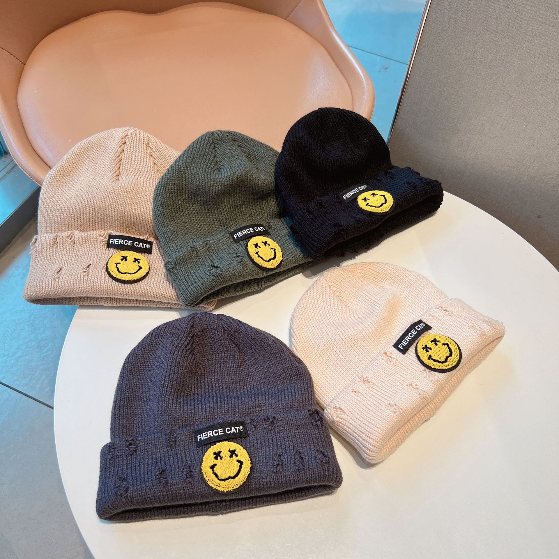 Children's smiling knitted hat, autumn and winter ripped hat, warm pullover, cold hat, Korean version, versatile woolen hat for boys and girls Specification image