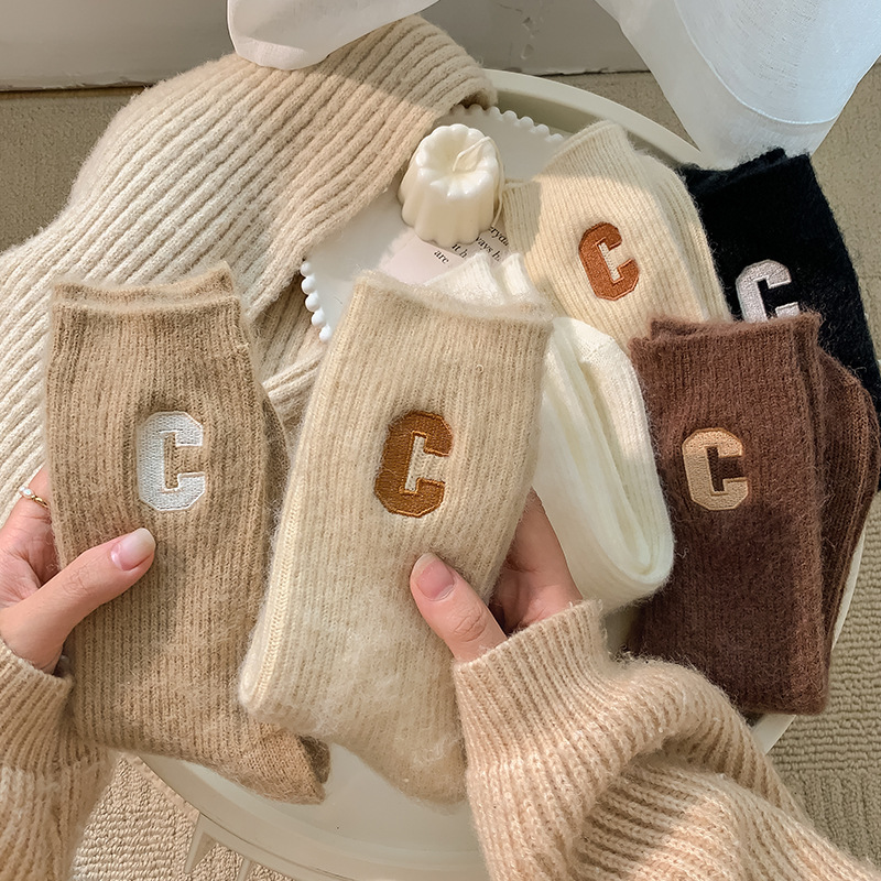 Big C Letter Socks For Women Autumn-Winter Mid-Tube Korean Ins Cashmere Thickened Warm Pile Pile Stockings For Women Wool Stockings details Picture