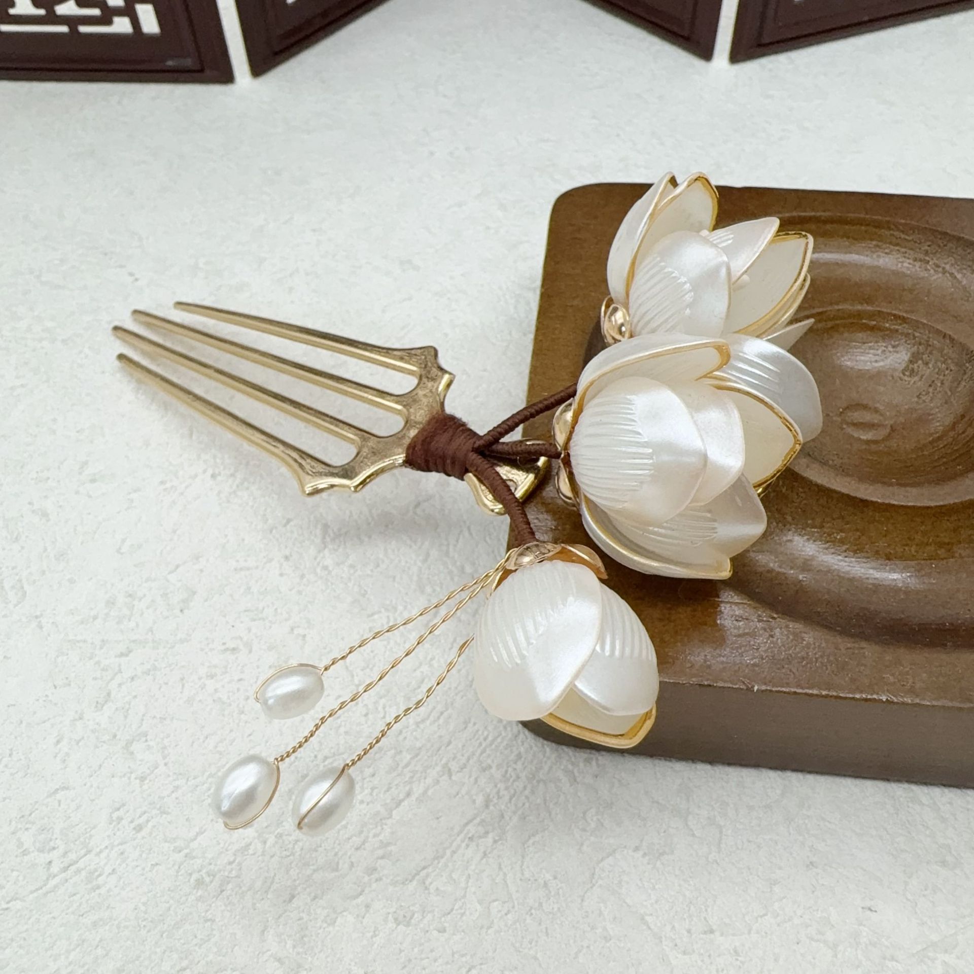 Ancient-style white magnolia hairpin, flower hairpin, women's classical cheongsam, new Chinese-style high-end hairpin, Hanfu headwear Application Scenario