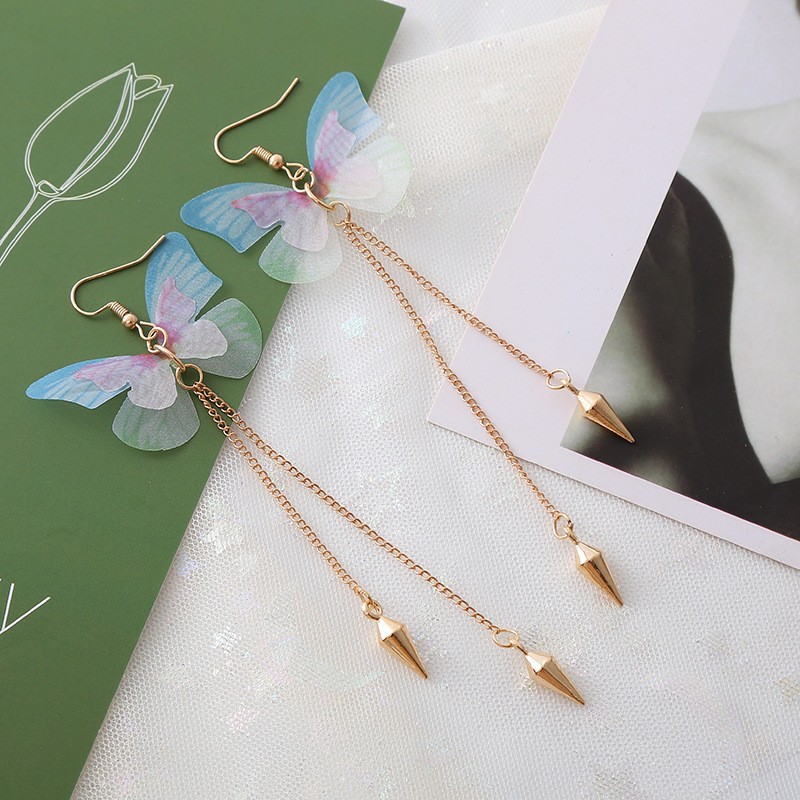 Korean Asymmetrical Butterfly Circle Pearl Niche Earrings Temperament Long Short Fringed Zircon All-Matching Earrings Application Scenario