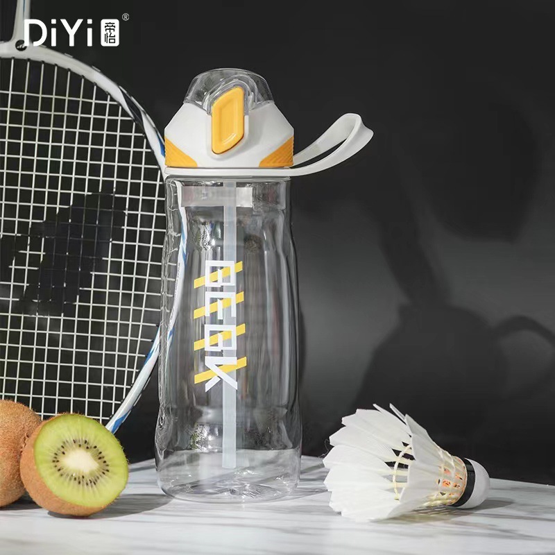 Diyi's best-selling creative and fashionable water cup 750ML pc material modern letter casual sports straw cup Application Scenario