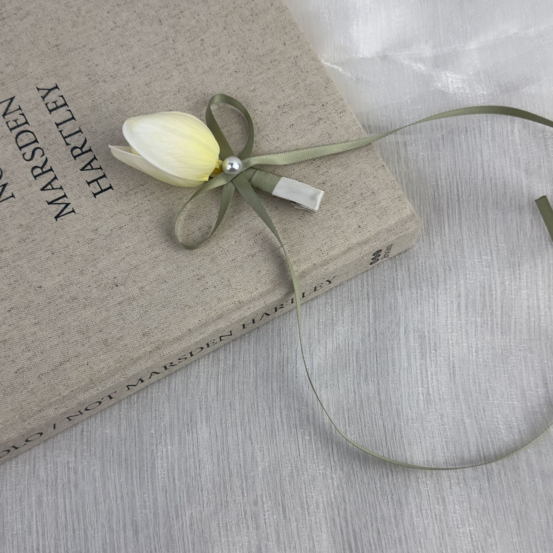 Super fairy tulip flower hair clip, women's side bangs clip, bow ribbon double ponytail hair clip, new hair accessory Application Scenario