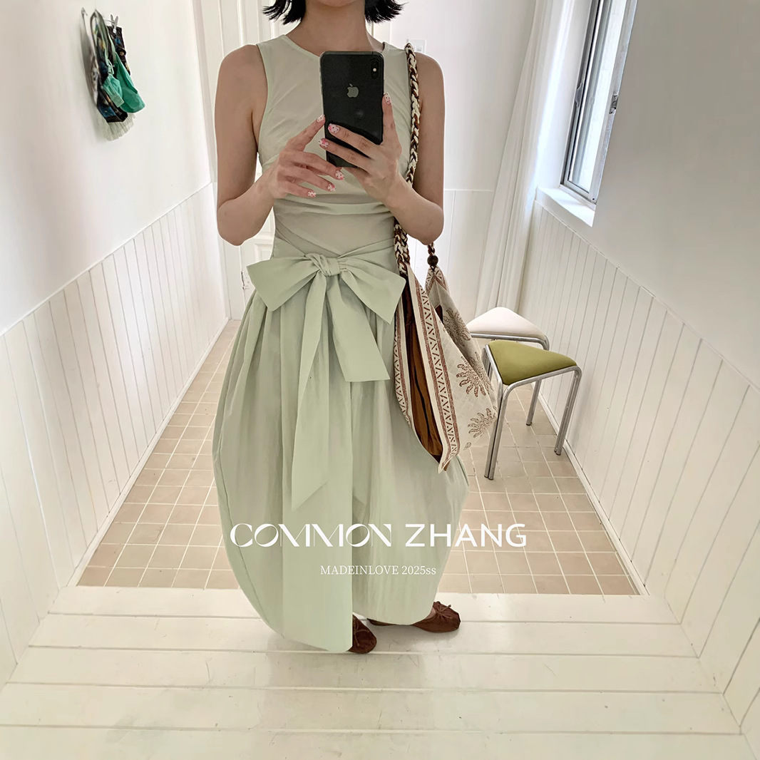 CZ ZHANG's summer Korean version vacation and travel dress with a hip-hugging, waist-cinching, backless and slimming flower bud vest dress B26379 details Picture
