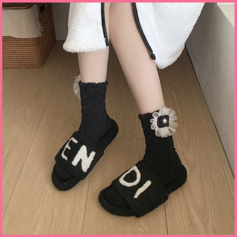 小香风珊瑚绒袜高品质时尚冬季加厚女士中筒袜子不掉毛纯色中筒袜
