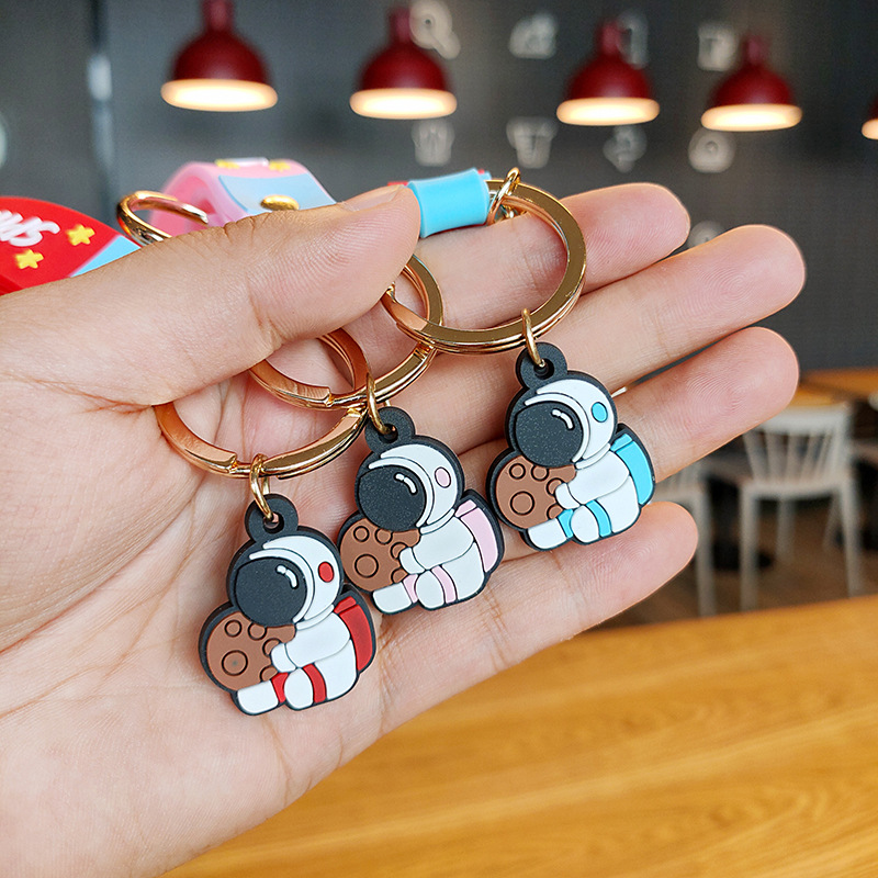 Metal Keychain College Entrance Examination Fuel Gift Small Gift Creative Yiwu Small Commodity Astronaut Bag Pendant Specification drawing