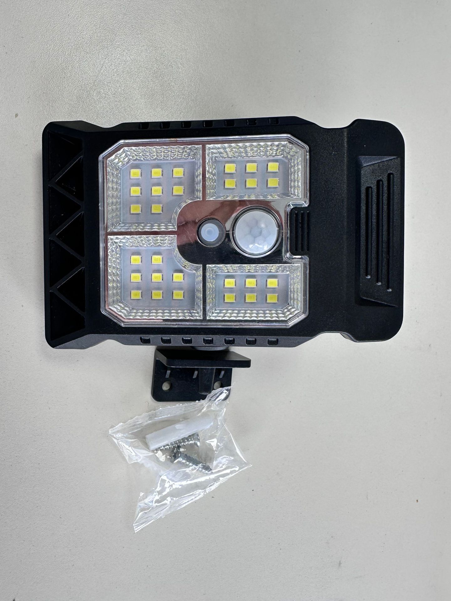 太阳能庭院灯家用花园照明灯人体感应多功能露天室外夹子草坪灯详情18