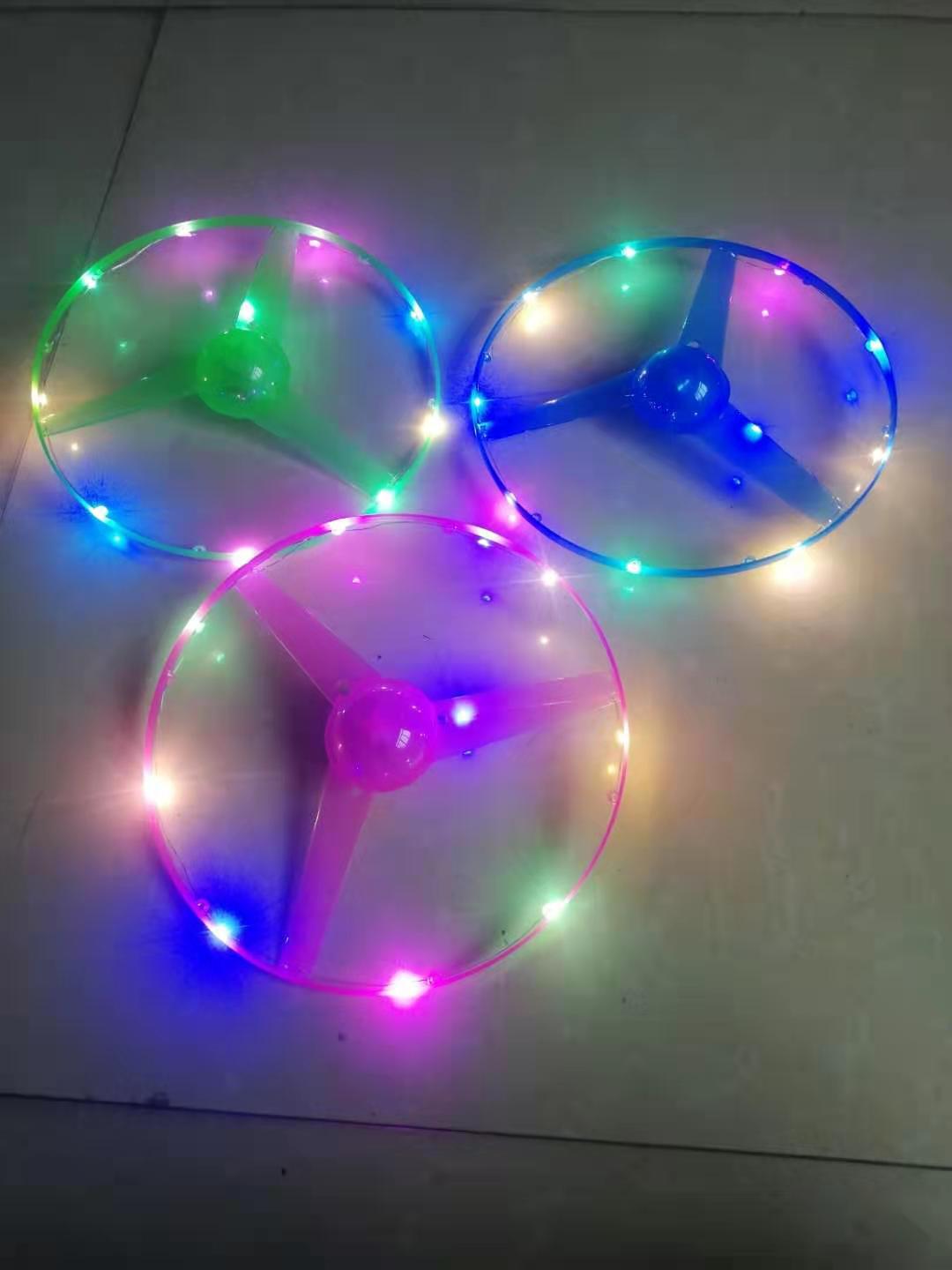 Factory direct sales of colorful light drawstring flying saucers, seven-color flying saucers, night market street stalls, square toys, hot sales wholesale