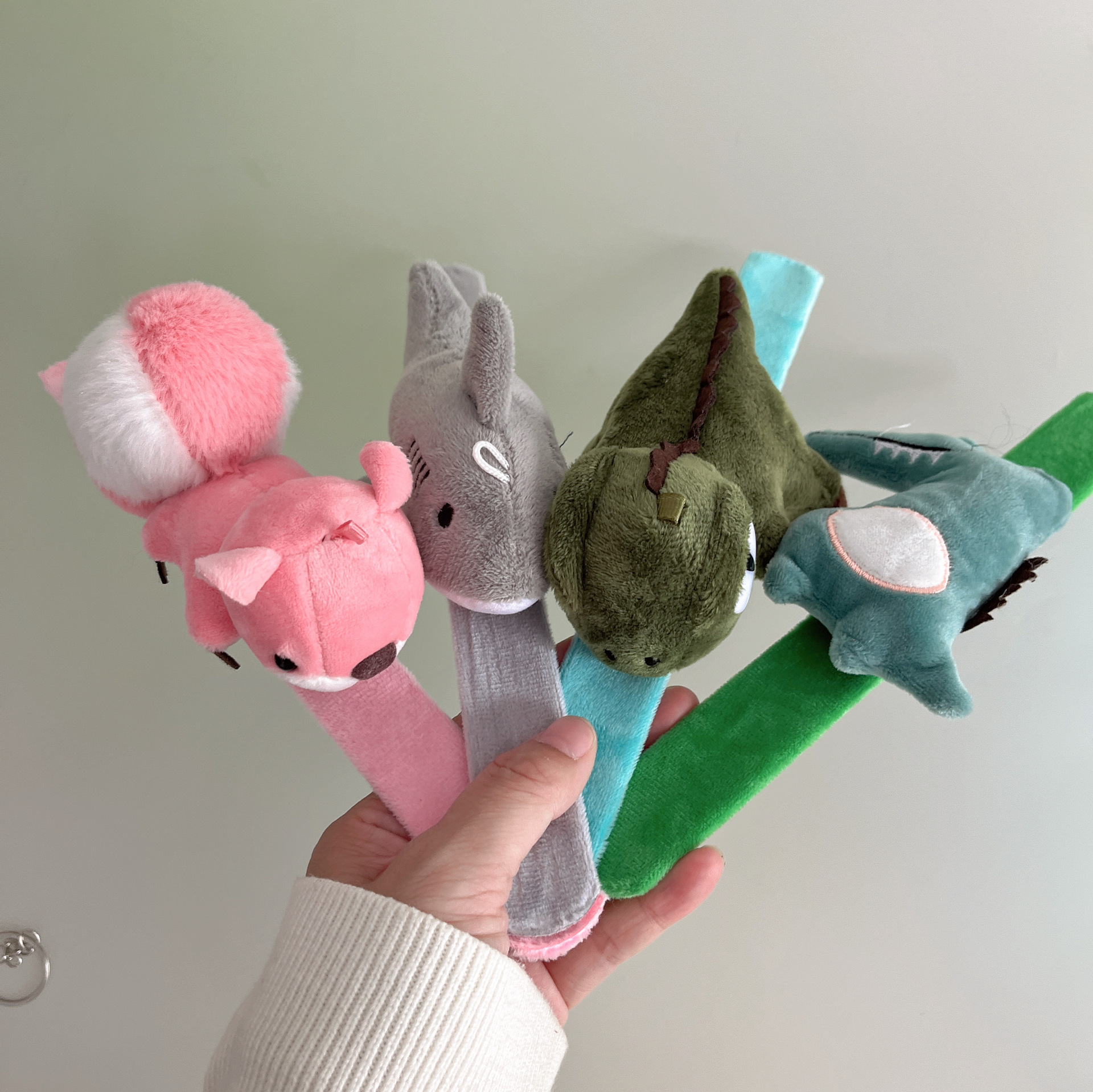 海跃饰品儿童毛绒卡通啪啪圈多种卡通可爱动物手腕创意毛绒拍拍圈细节图