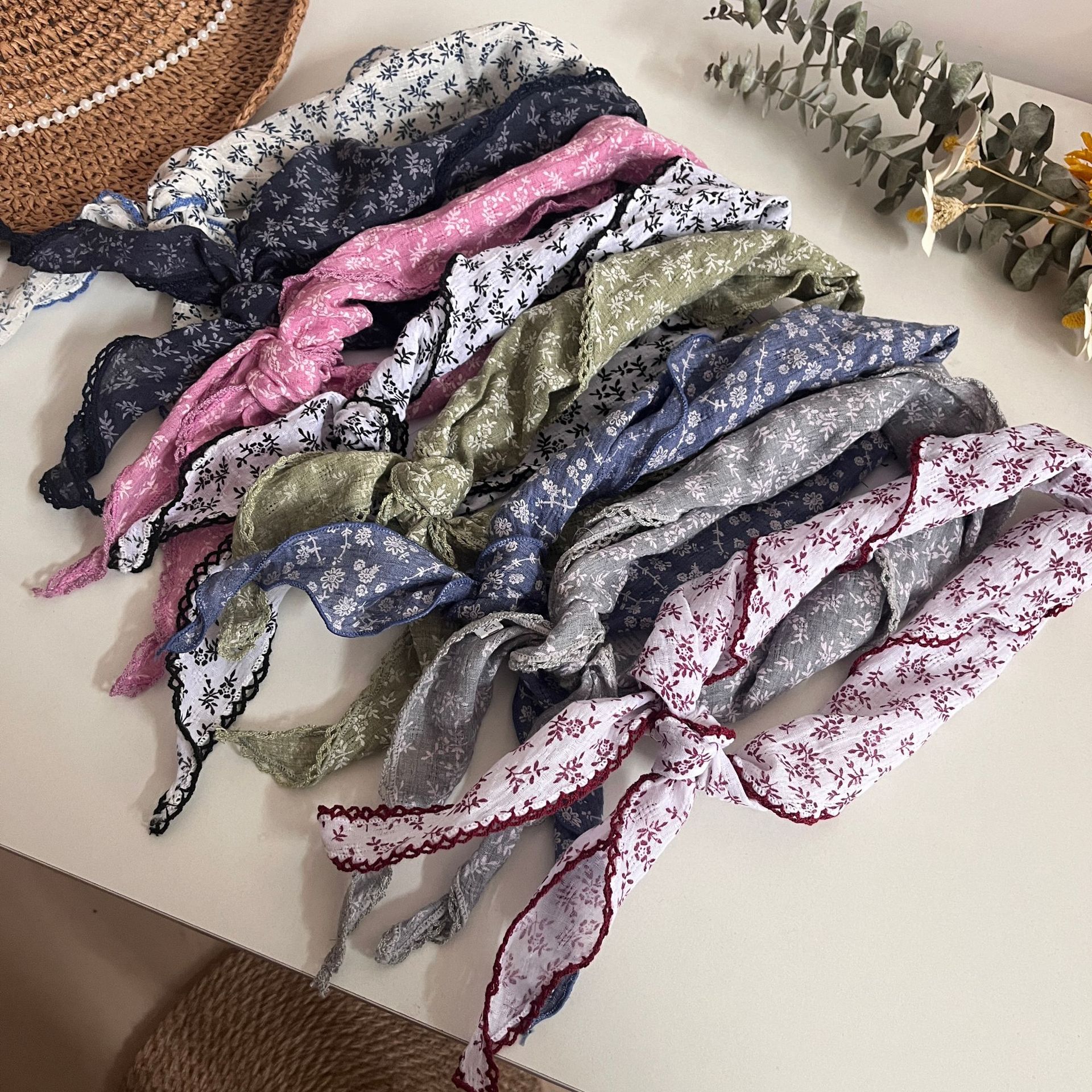 New Korean-style small triangular scarf, artistic hair band, cotton and linen Japanese-style fashion, versatile and multi-functional wholesale Application Scenario