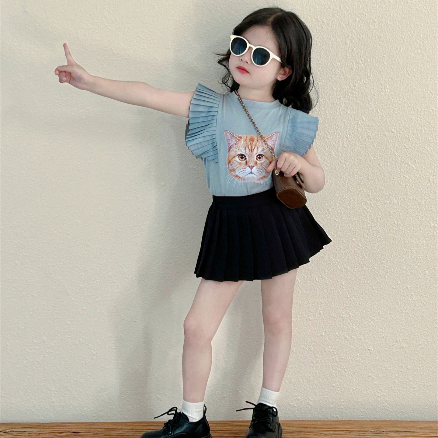 This is a new summer children's clothing style for 2024, featuring a cute and stylish bellows-pleated short-sleeved T-shirt for girls details Picture