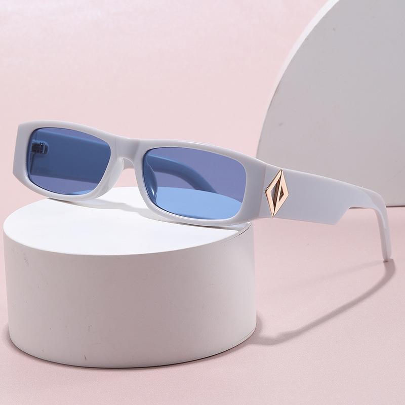 The 2023 new cool and versatile sunglasses with a small rectangular frame from Europe and America are elegant and stylish for fashion shows Application Scenario