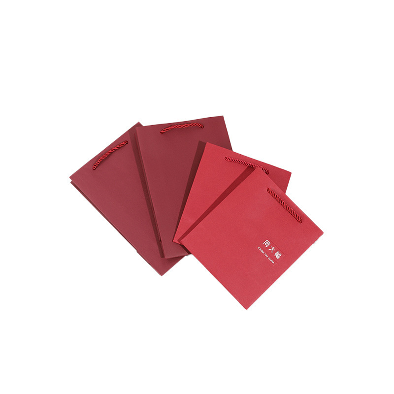 Chow Tai Fook jewelry packaging, hand-held paper bags, rings, pendants, bracelets, bangles, gift bags, gold jewelry hand-held bags Item Picture