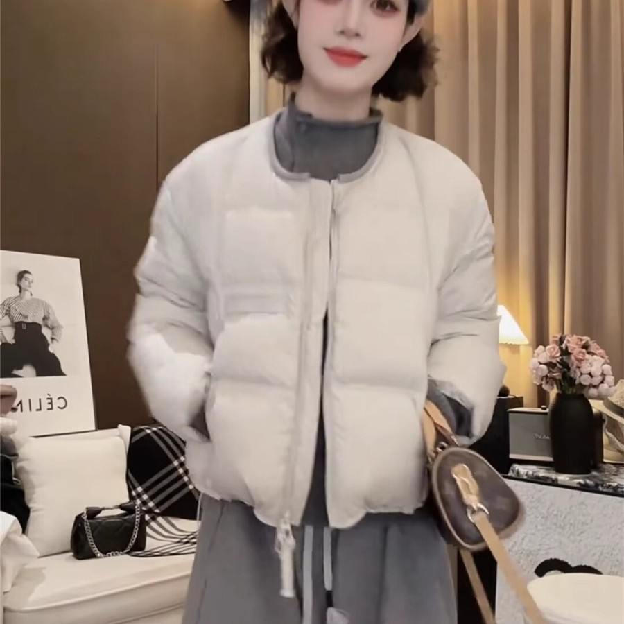 2025年冬季新款时尚短款羽绒服女小个子圆领加厚白鸭绒面包服外套详情3