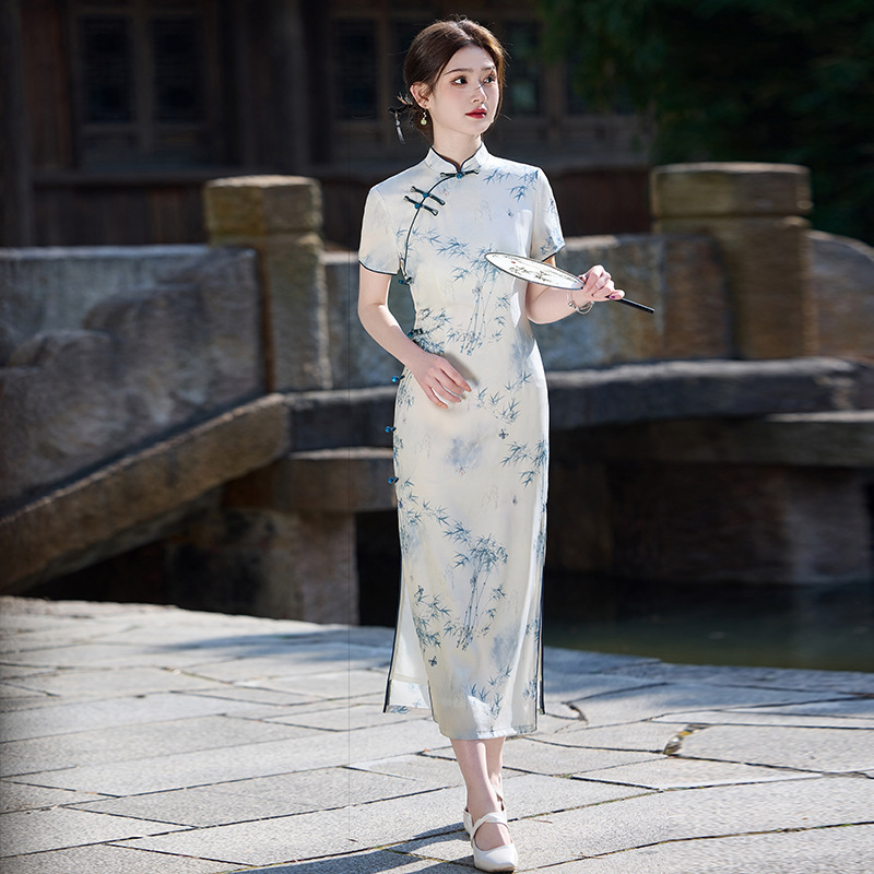 国潮旗袍新款2025春夏简单素雅年轻少女气质高端印花华尔缎双层长款旗