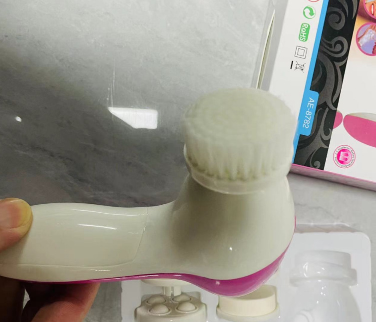 五合一洁面仪白底实物图