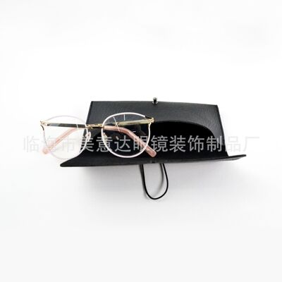 Leather sunglasses case, eyeglass storage soft package, large frame plain glasses case Application Scenario