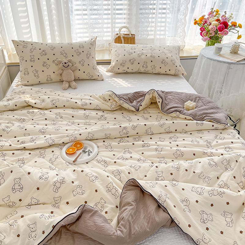 Class a cartoon soft and glutinous double-layer gauze summer cool quilt, double quilt, summer skin-friendly summer quilt, machine wash air conditioner quilt, gift quilt Application Scenario