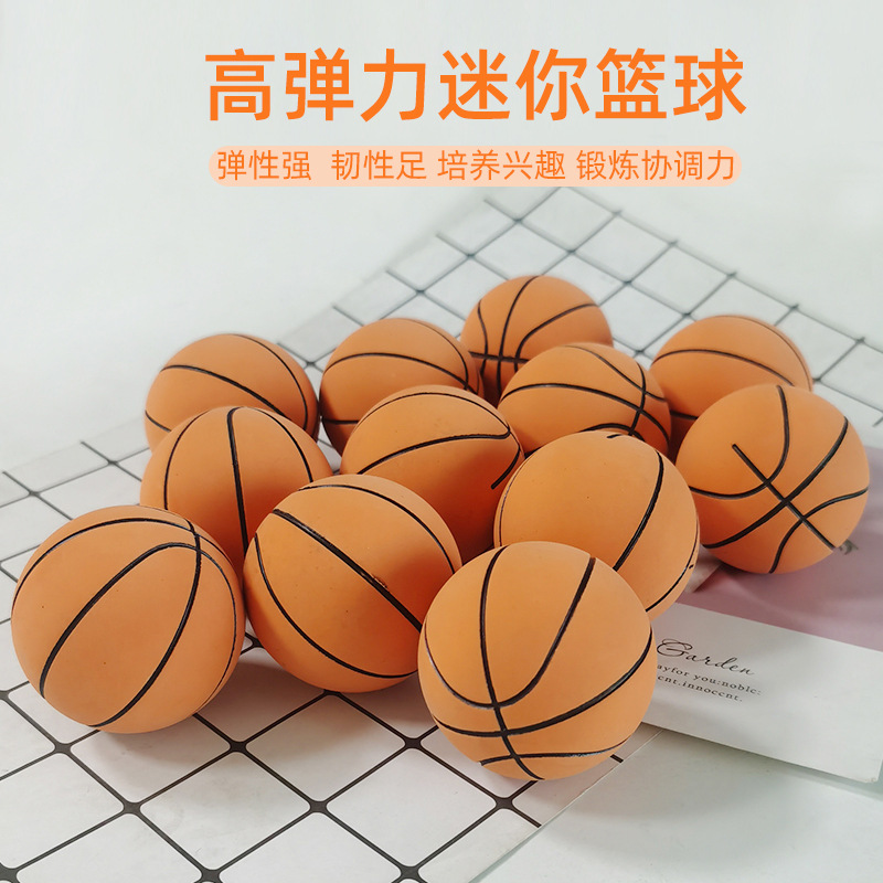 Eco-friendly rubber elastic mini basketball, 6 cm high elastic toy, hollow non-inflatable children's outdoor hand-held ball
