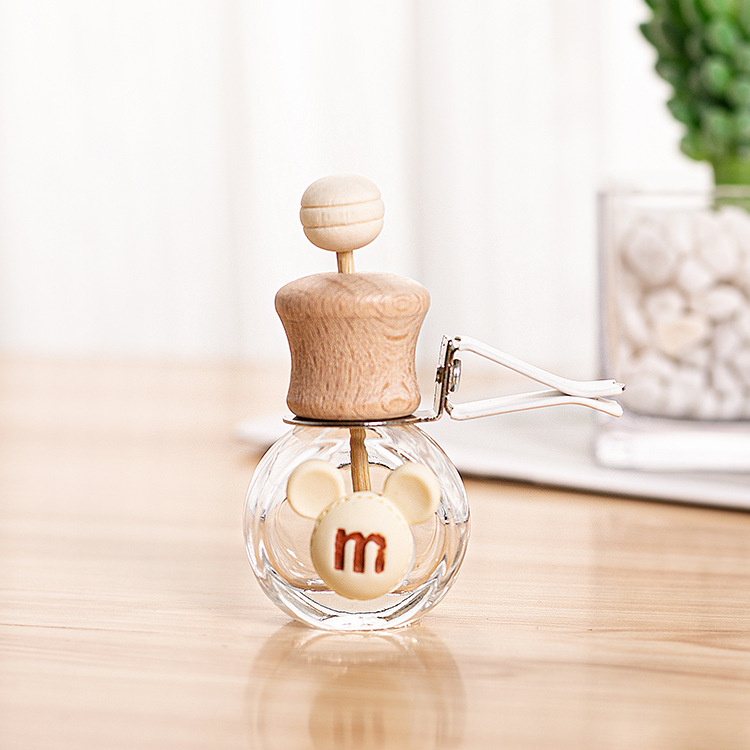 Cute cartoon car air outlet perfume bottle, car cartoon empty bottle goddess accessory details Picture