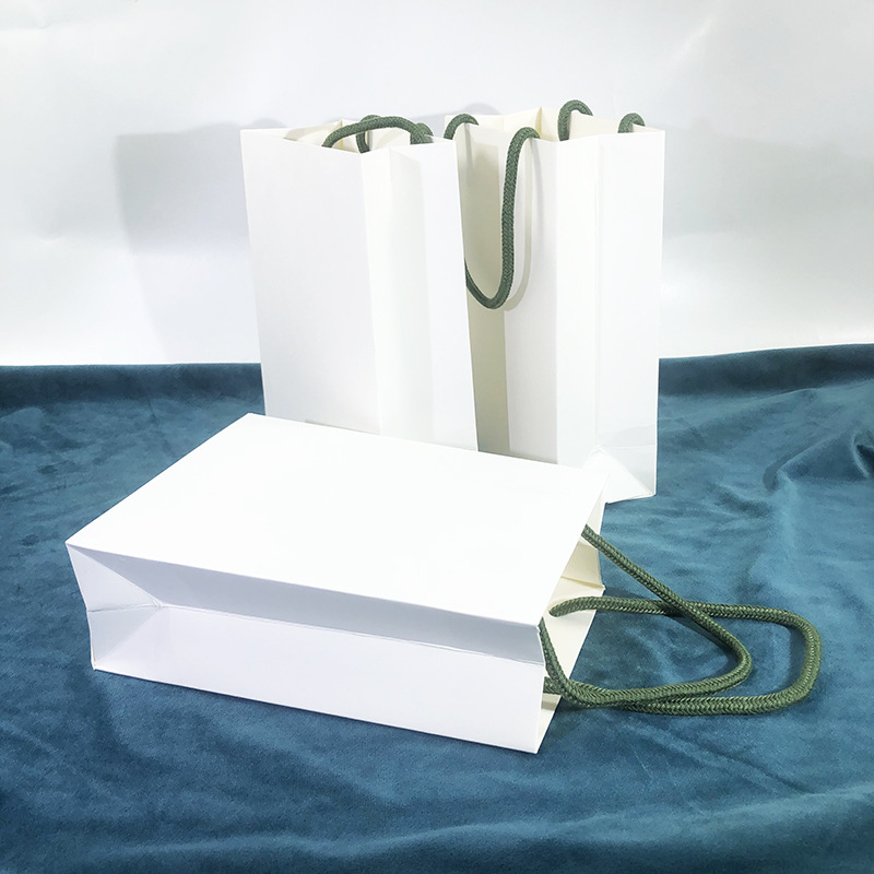 New trapezoidal personalized jewelry tote bag, the same style as four-leaf clover, white paper bag with V-shaped bottom and thickened, high-end jewelry bag Specification image