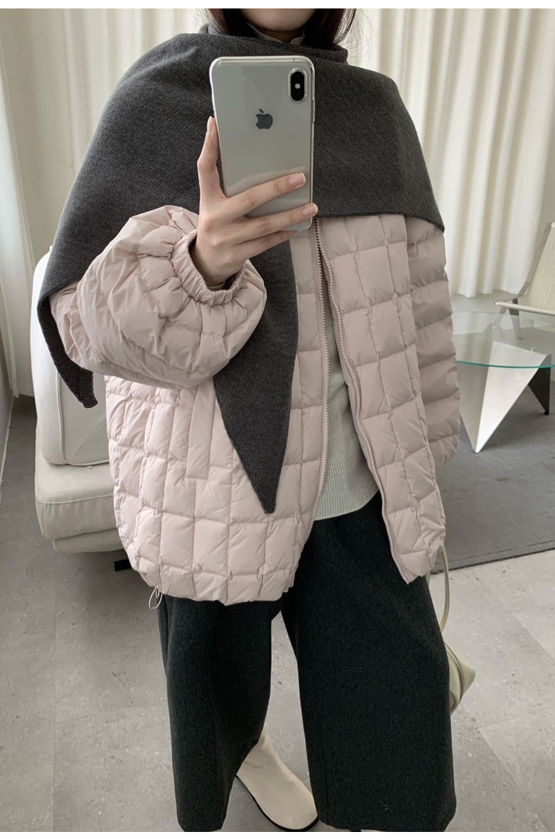 A new 2025 winter Korean-style lantern-sleeved checkered down jacket for women, featuring a unique and lightweight design pic 12