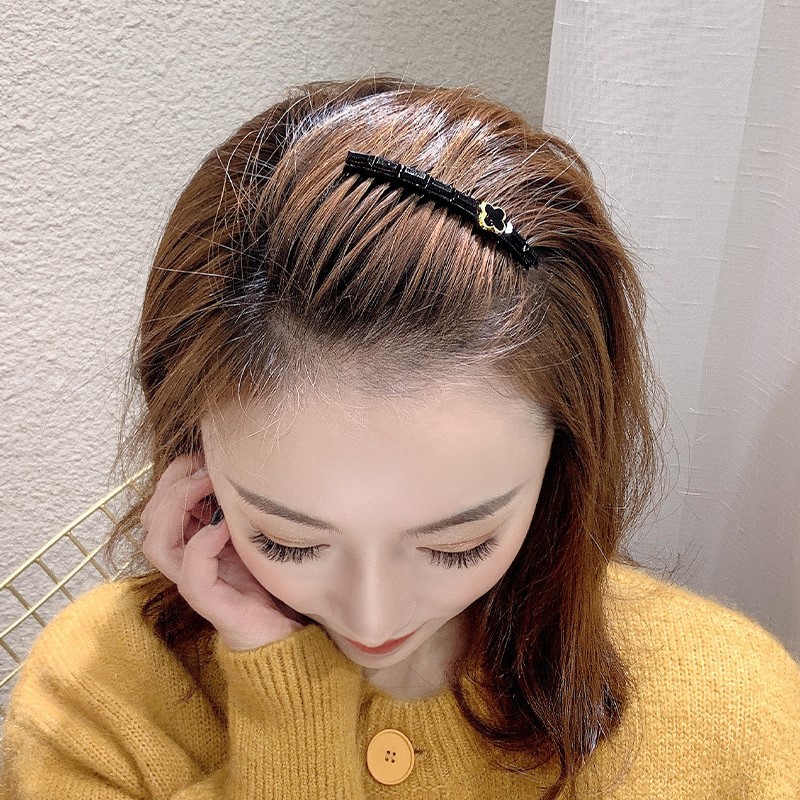 Four-Leaf Clover Black Hair Comb Simple Non-Slip Disc Hair Comb Card Insert Comb Korean Inverted Hair Card Bangs Clip Comb Insert Clip Female details Picture