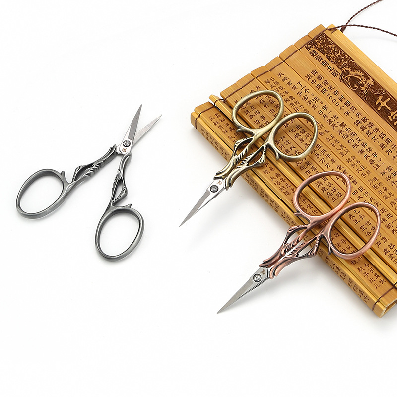 Classic Exquisite Vintage Thorn Scissors Household Stainless Steel Tailor Embroidery Scissors Hand Cross Stitch Thread Head Small Scissors details Picture