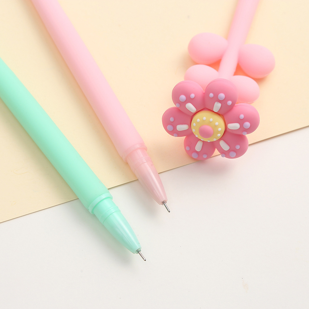 Zongfan Lovely Flower Shape Soft Silicone Pen Head Water Pen Cartoon Animation Neutral Pen Student Black Pen Wholesale Application Scenario