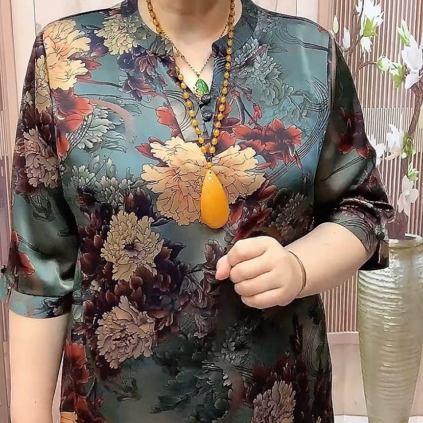 Wholesale of large-sized, loose and flower-patterned peony-patterned small shirts for middle-aged and elderly mothers in 2022 details Picture
