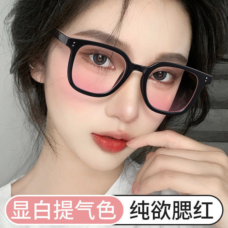 Natural makeup with blush, black-framed transparent glasses, the same style as Douyin influencers, stylish, no prescription, can be paired with myopia glasses